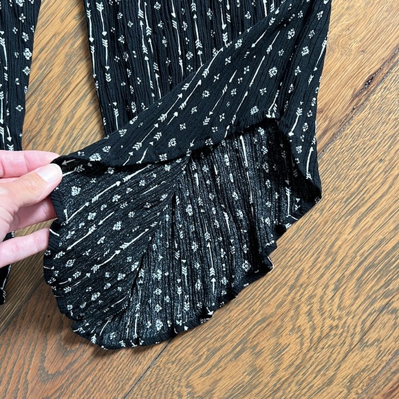 Hem & Thread Romper - Picture 6 of 10